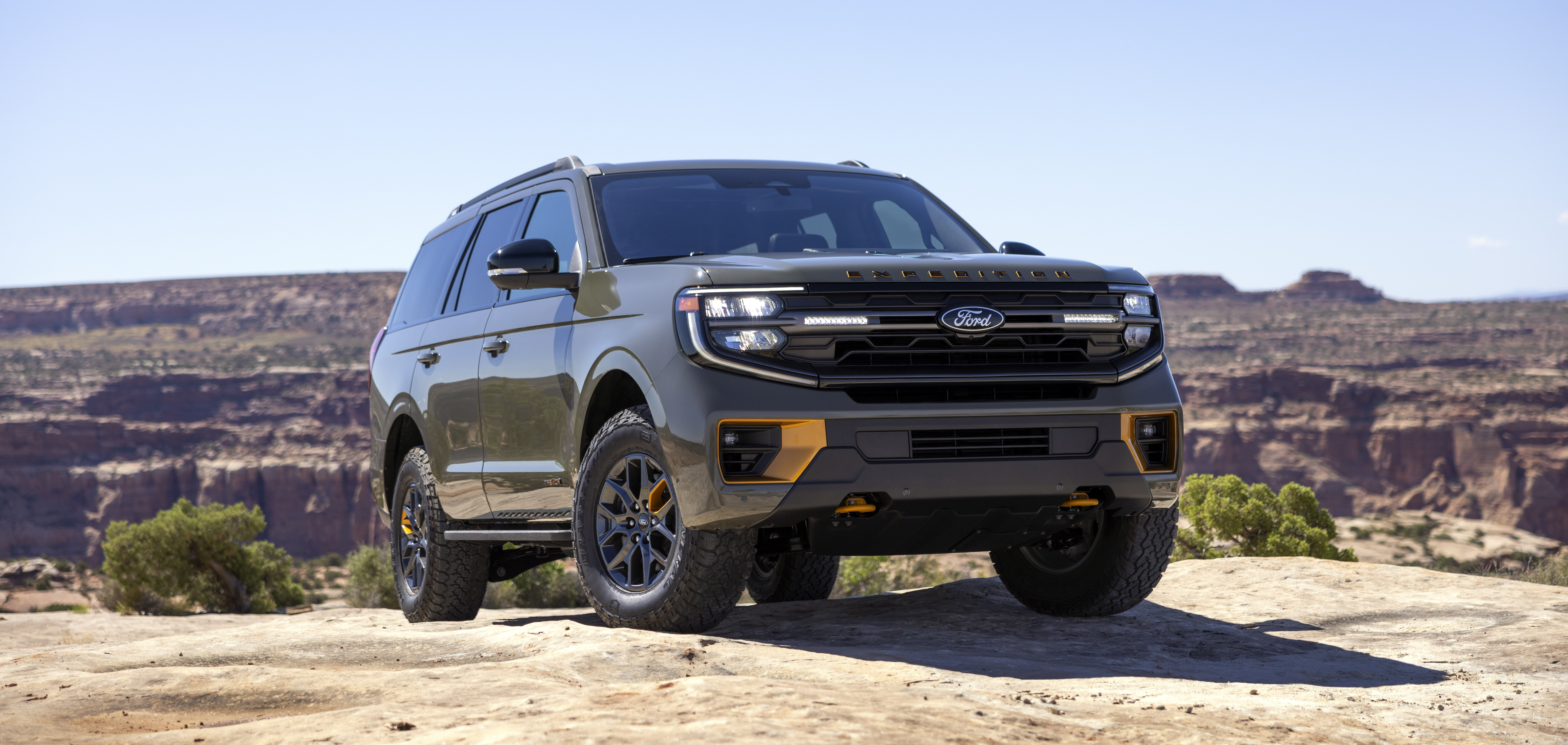 Always properly secure cargo. Available Ford and aftermarket accessories shown.